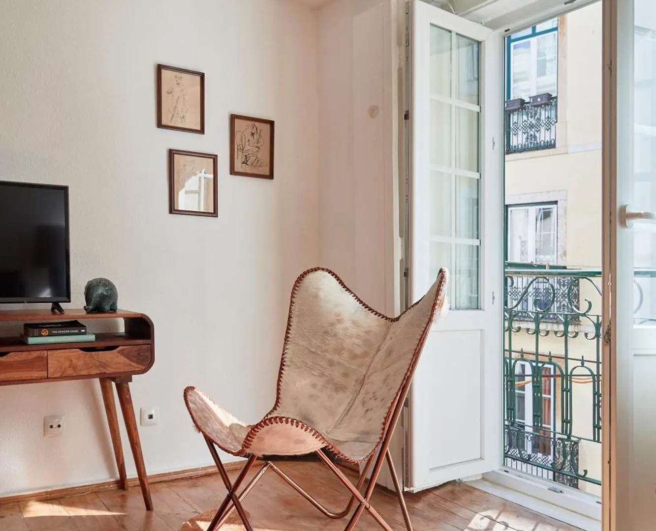 Idyllic Light-Filled Alfama Apt, By Timecooler Lissabon