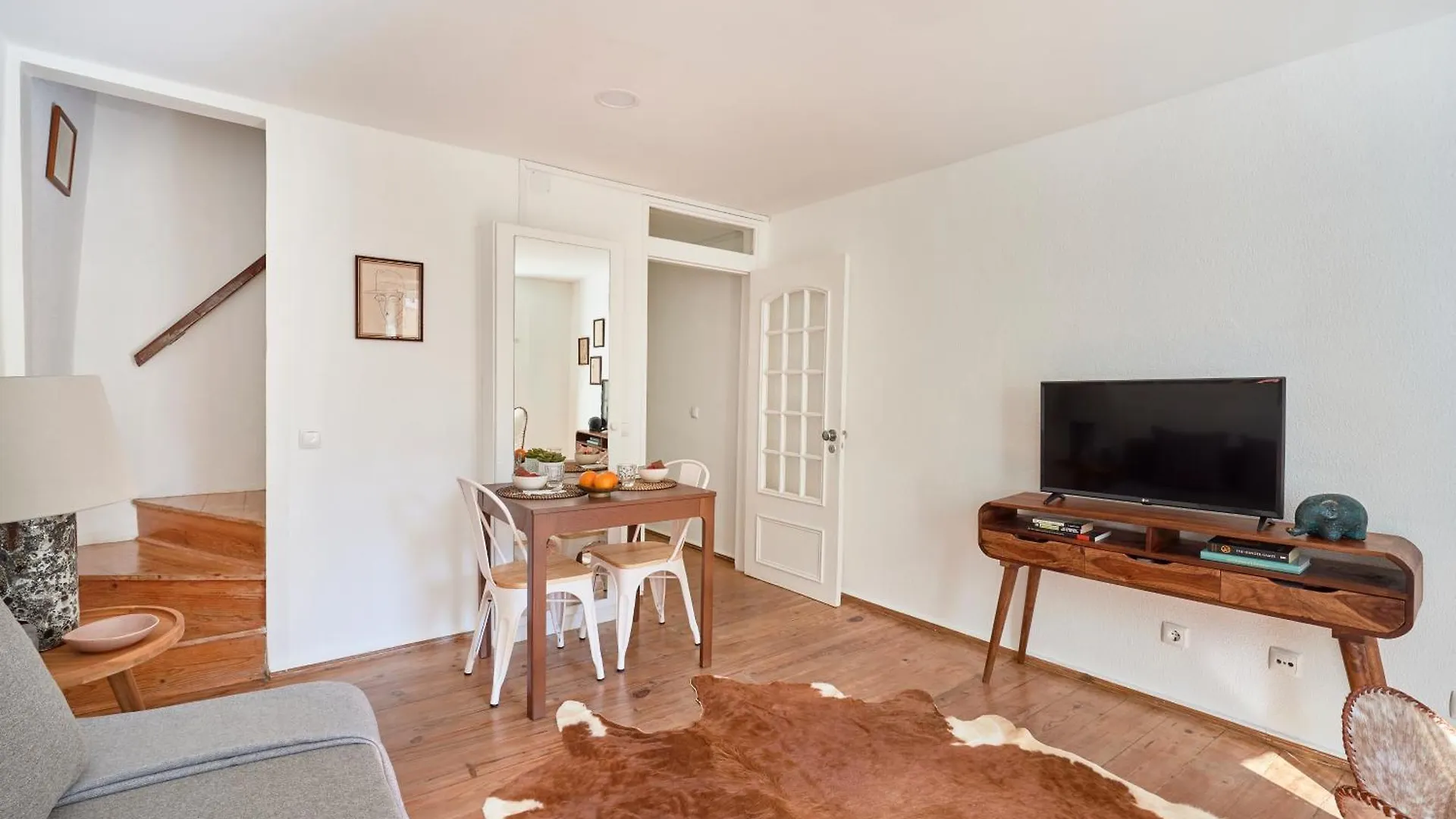 Idyllic Light-Filled Alfama Apt, By Timecooler Lissabon