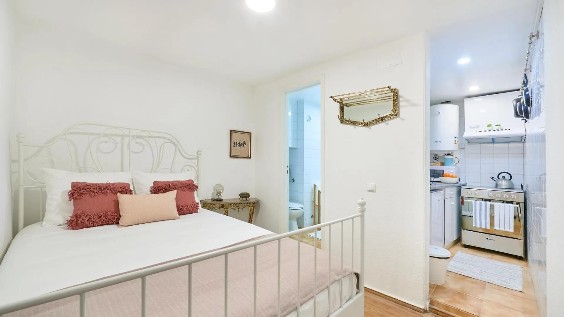 Idyllic Light-Filled Alfama Apt, By Timecooler Lisboa 0*,  Portugal