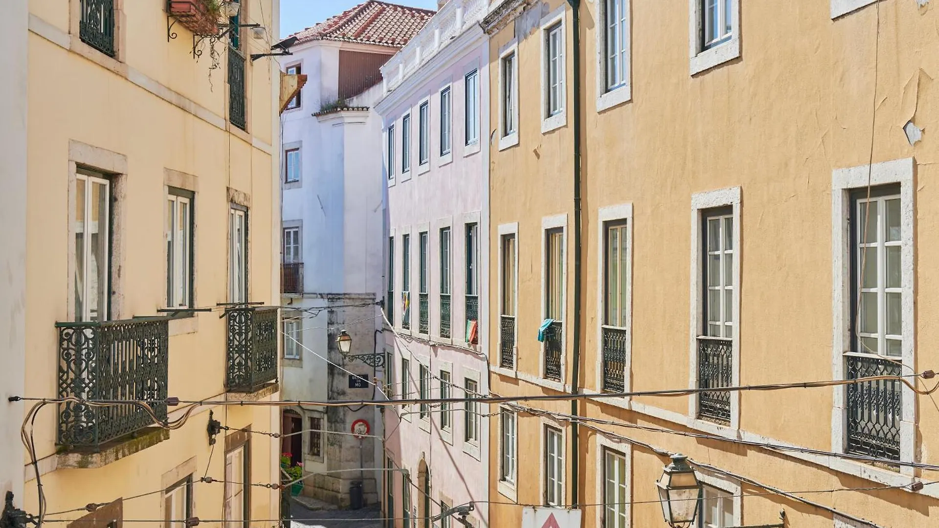 Idyllic Light-Filled Alfama Apt, By Timecooler Lisboa