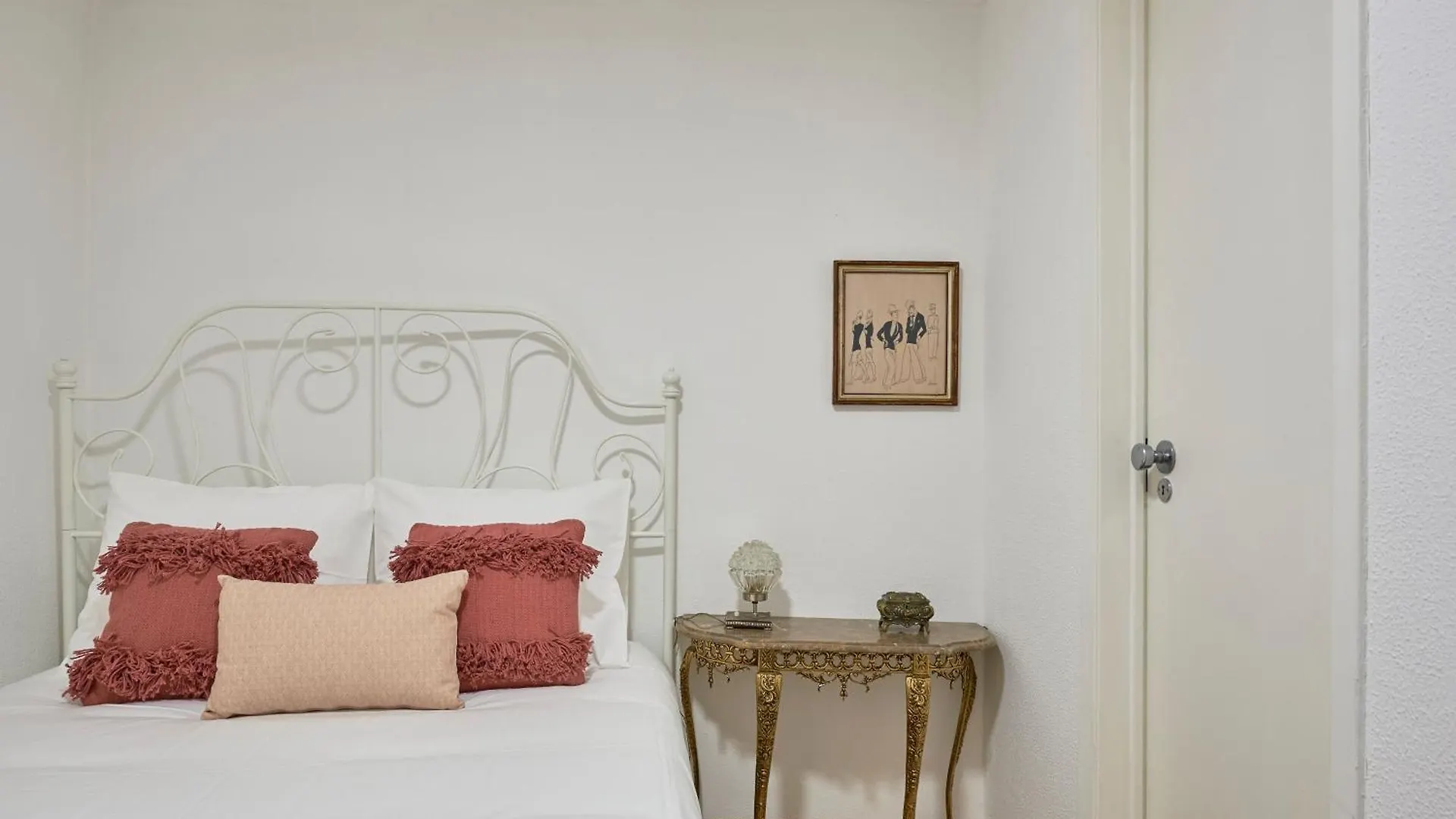 Idyllic Light-Filled Alfama Apt, By Timecooler Lisboa