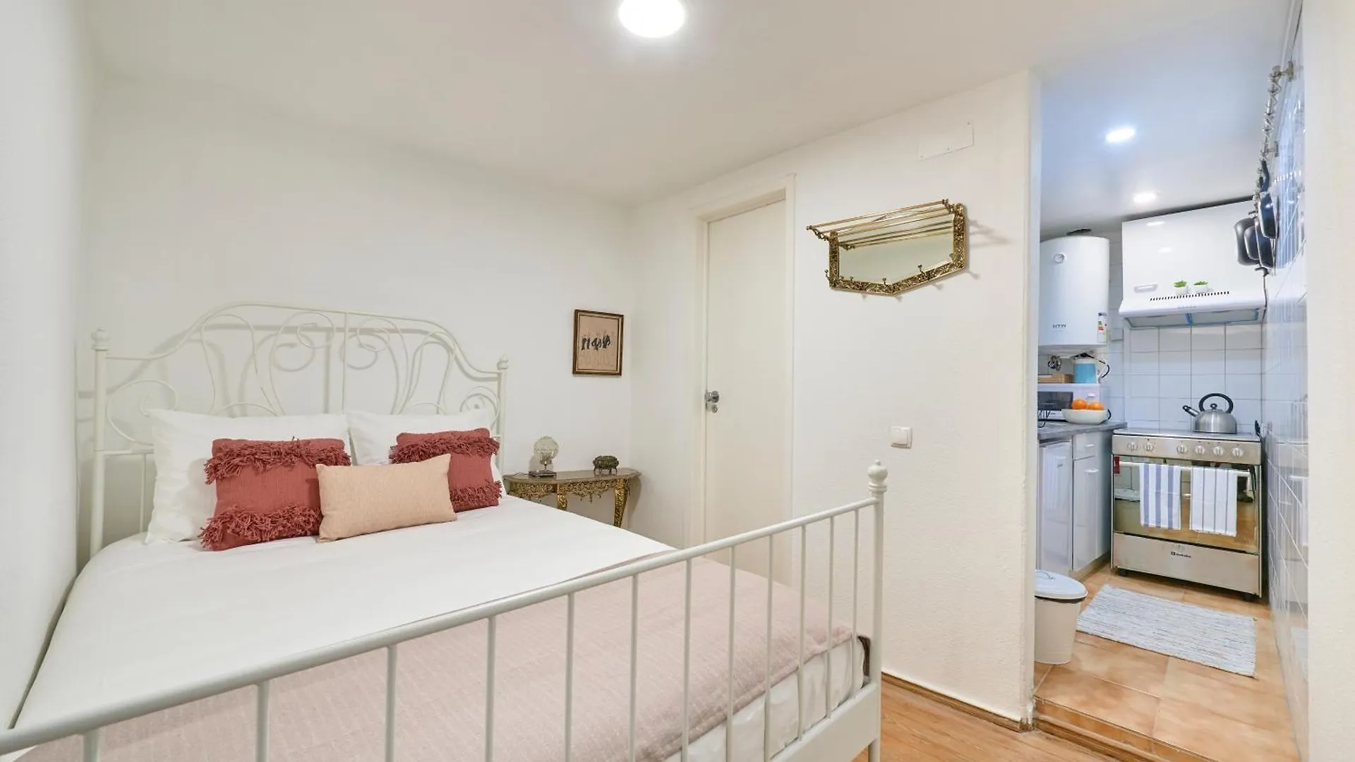 Idyllic Light-Filled Alfama Apt, By Timecooler Lisboa 公寓