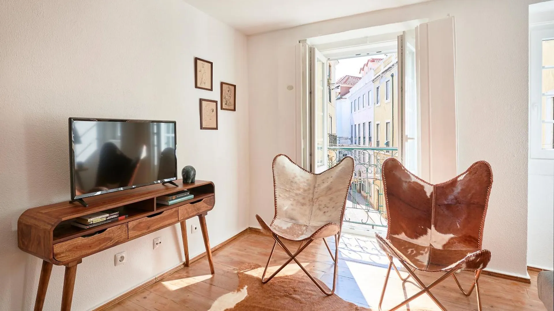 Idyllic Light-Filled Alfama Apt, By Timecooler Lisboa 0*,  葡萄牙